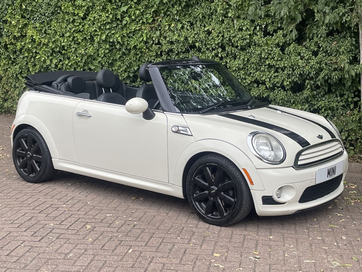 Used MINI Convertible 2010 for sale - 76375010: Photo 3