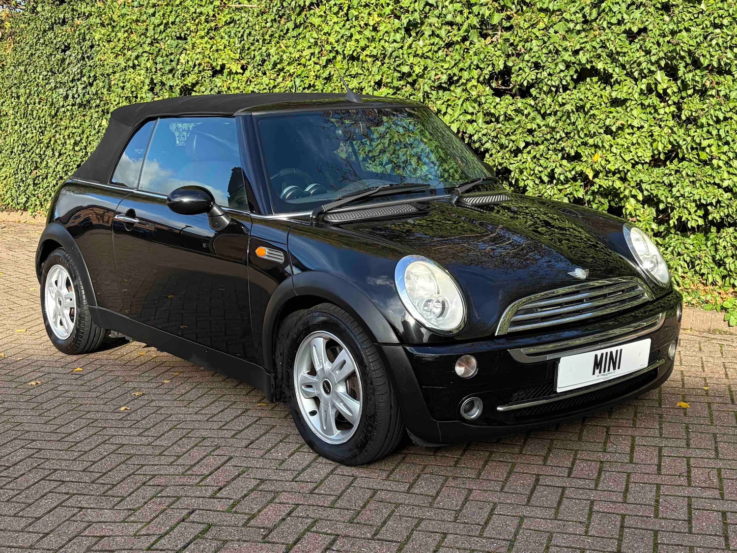 Used MINI Convertible 2005 for sale - 76567881: Photo 1