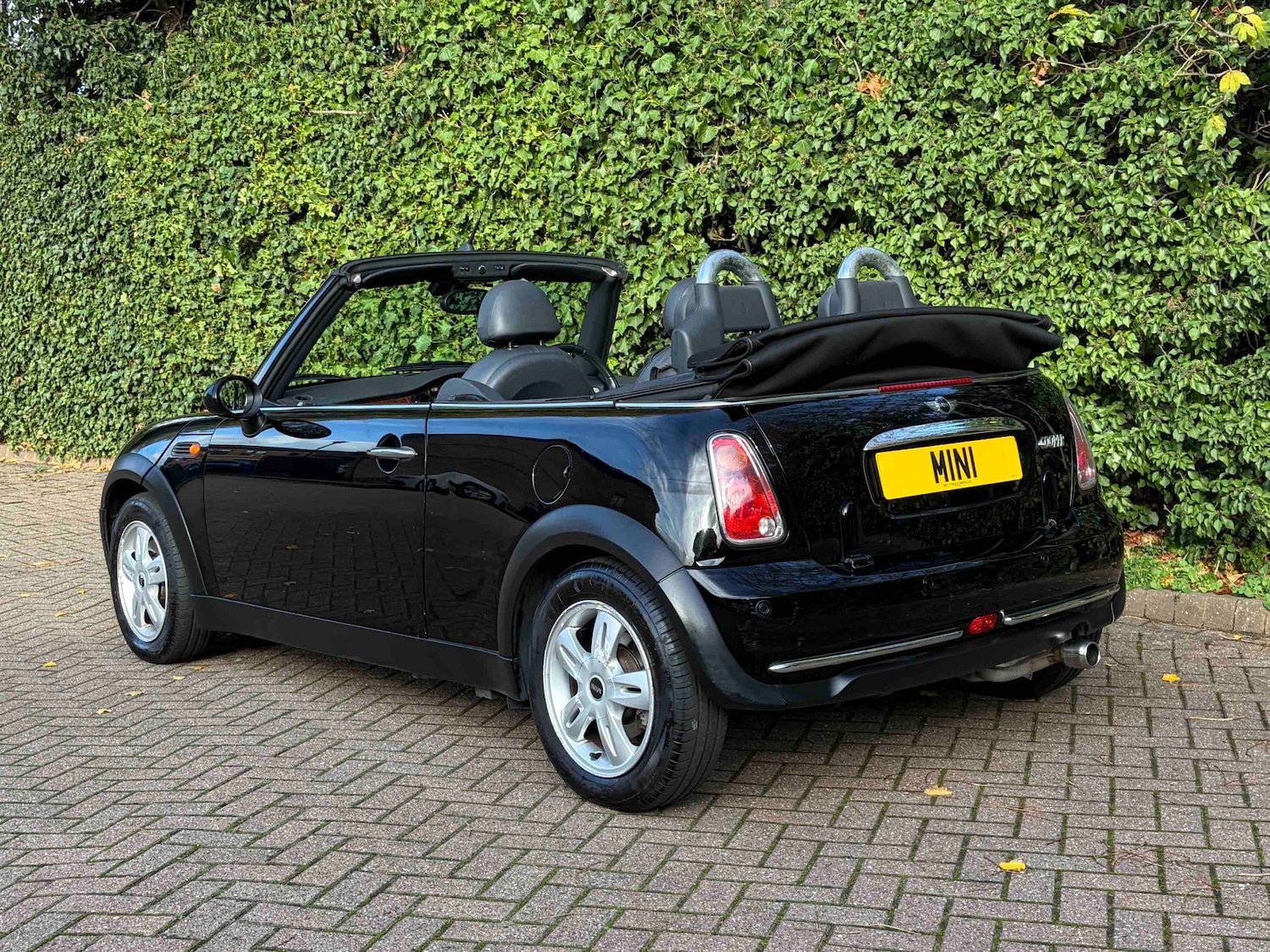 Used MINI Convertible 2005 for sale - 76567881: Photo 8