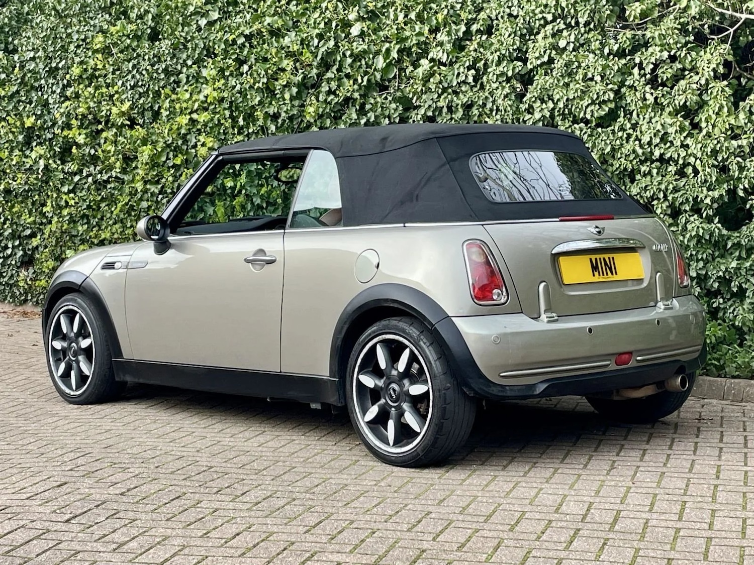 Used MINI Convertible 2007 for sale - 77888270: Photo 15