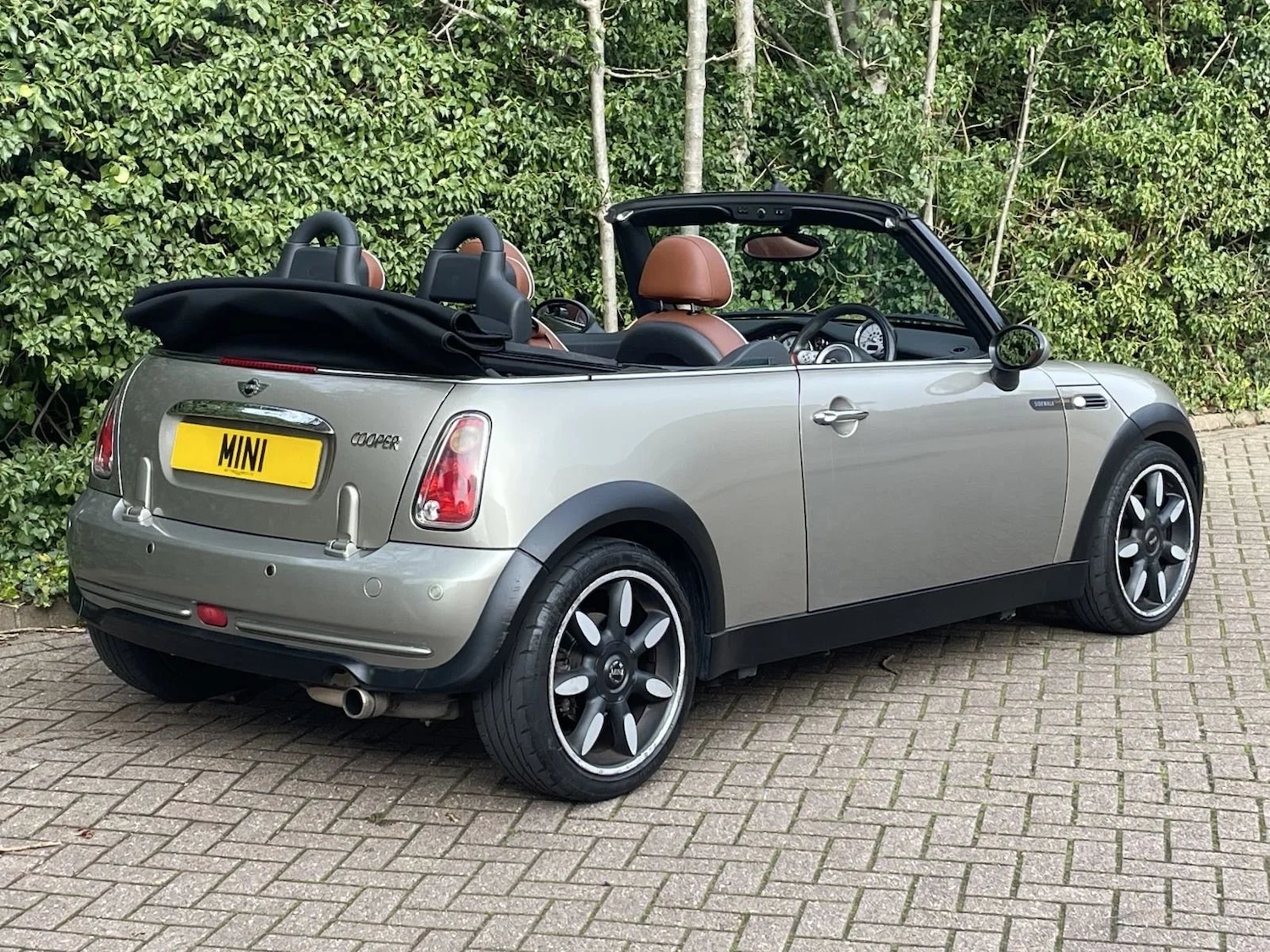 Used MINI Convertible 2007 for sale - 77888270: Photo 4