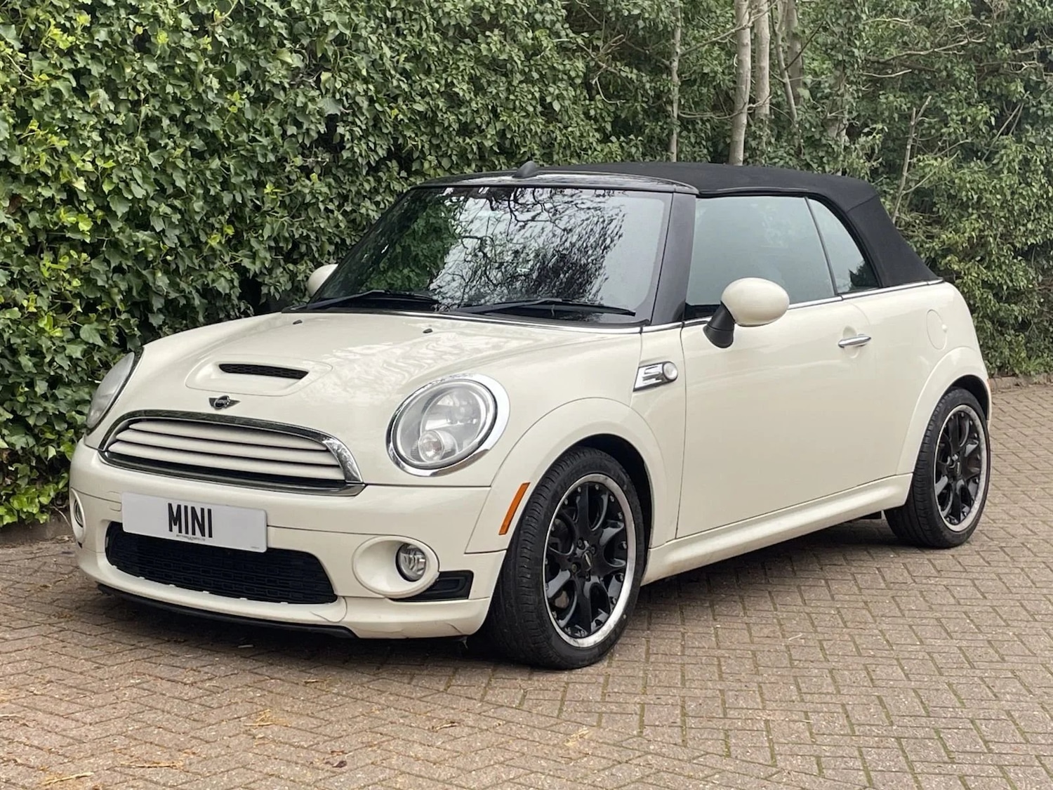 Used MINI Convertible 2010 for sale - 77803499: Photo 11