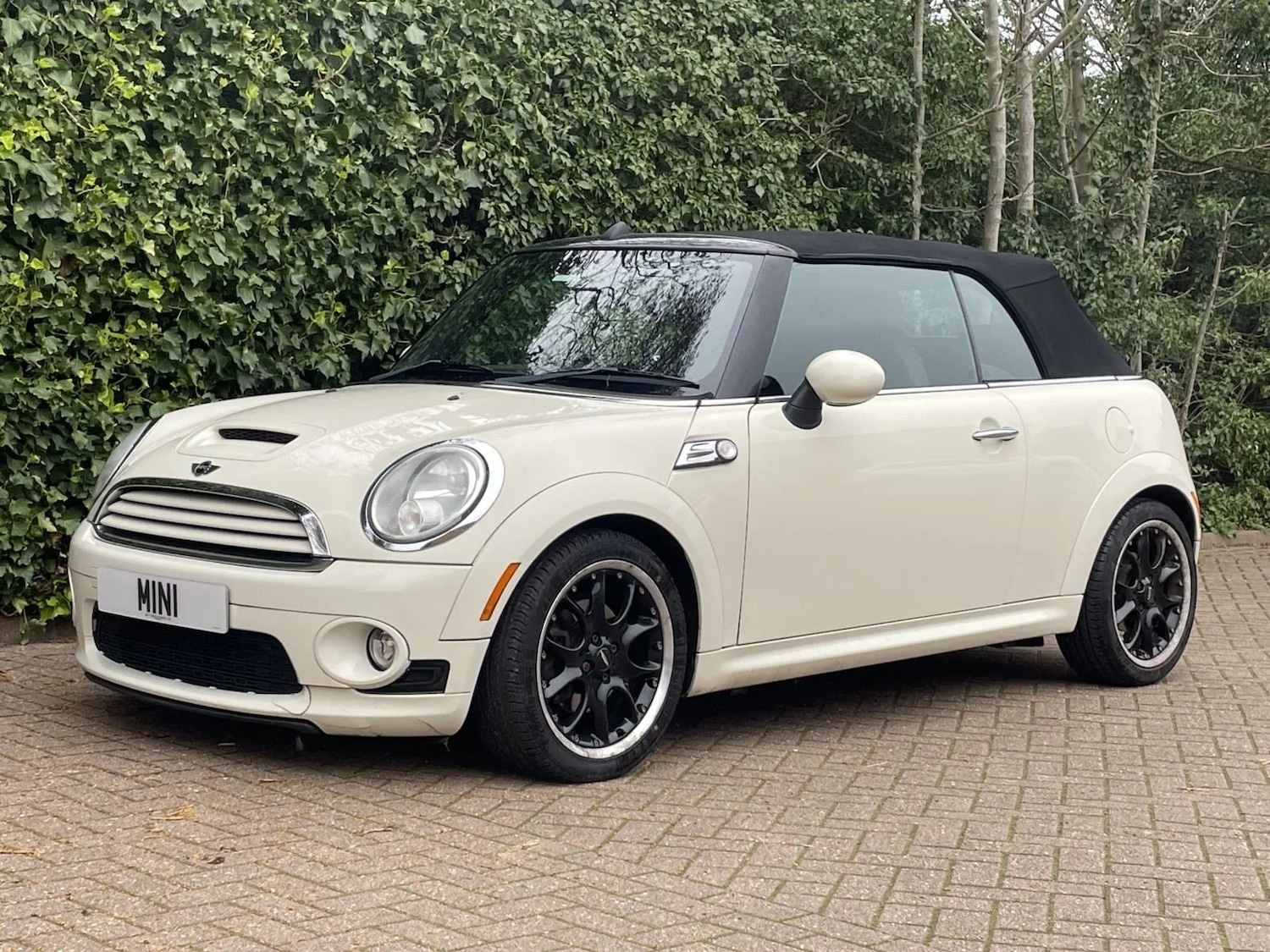 Used MINI Convertible 2010 for sale - 77803499: Photo 12