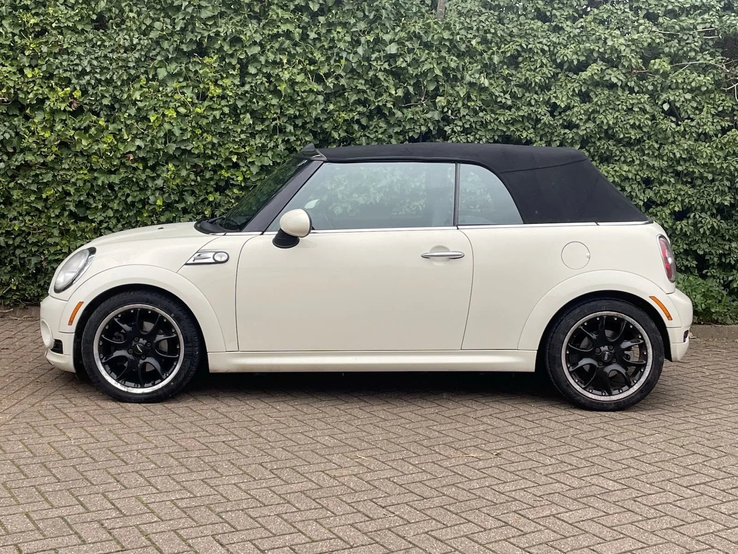 Used MINI Convertible 2010 for sale - 77803499: Photo 13