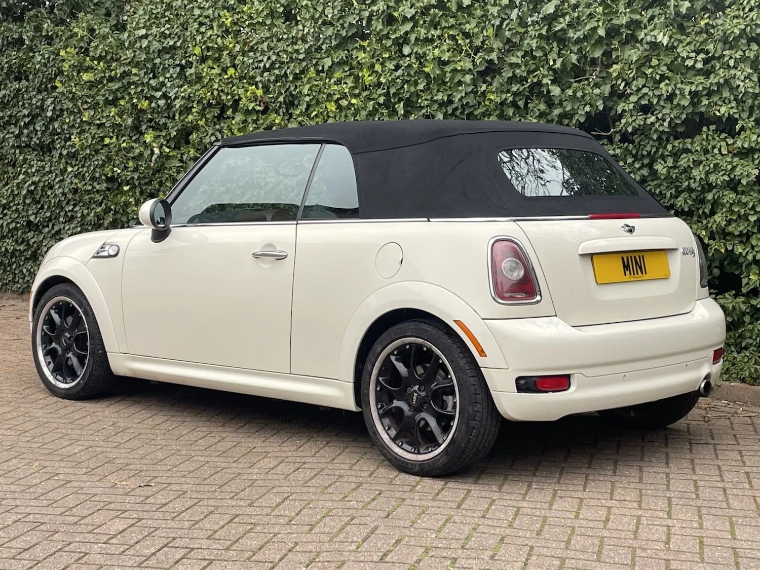 Used MINI Convertible 2010 for sale - 77803499: Photo 14