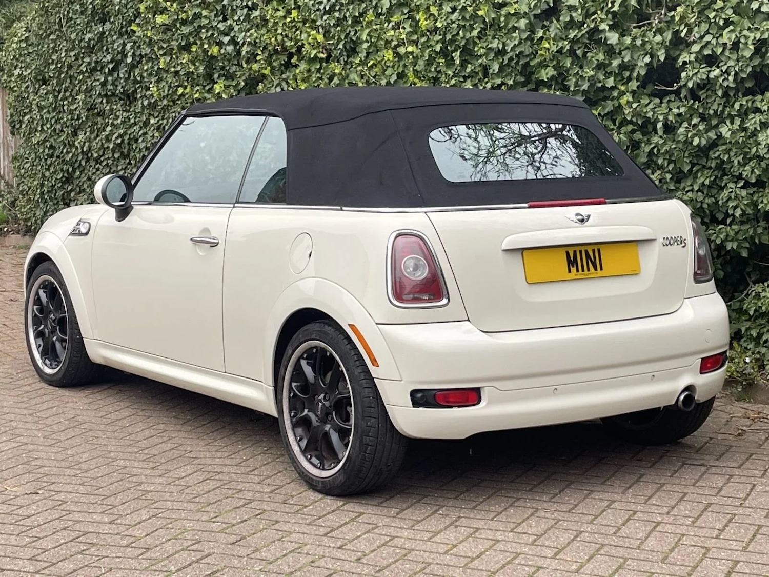 Used MINI Convertible 2010 for sale - 77803499: Photo 15
