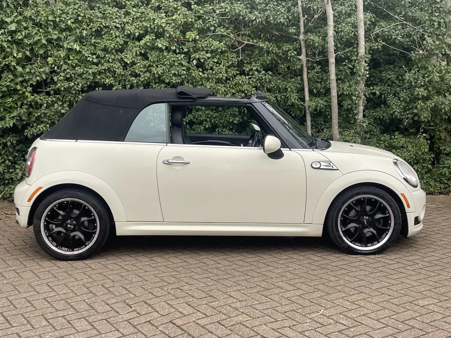 Used MINI Convertible 2010 for sale - 77803499: Photo 3