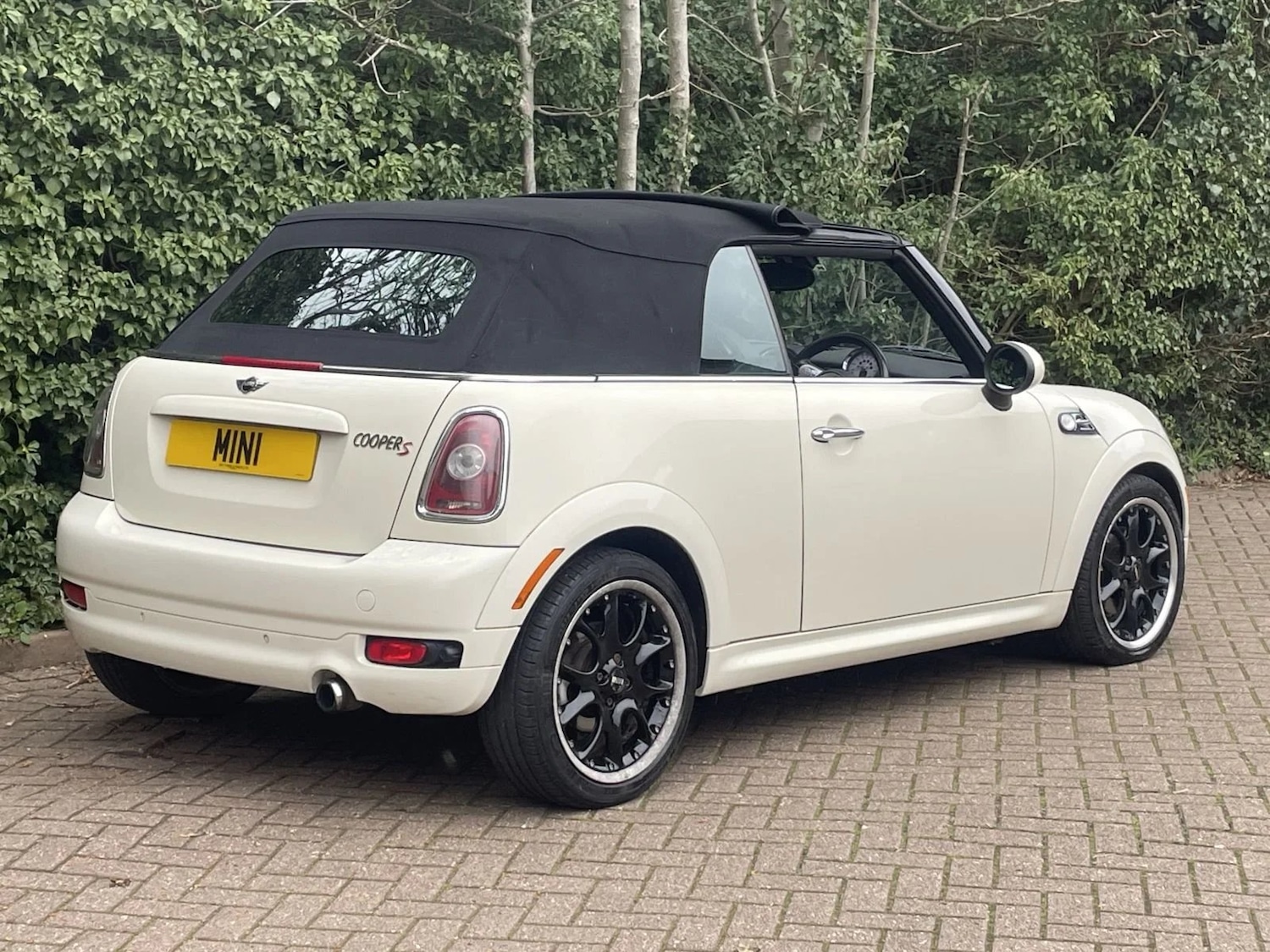 Used MINI Convertible 2010 for sale - 77803499: Photo 4
