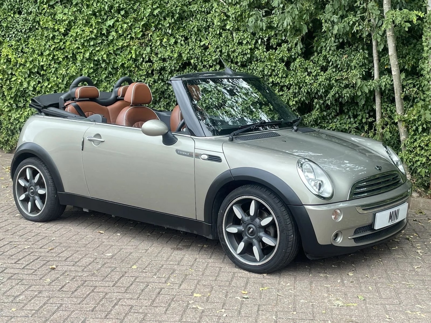 Used MINI Convertible 2007 for sale - 78064050: Photo 2