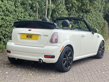 Used MINI Convertible 2010 for sale - 76736356: Photo