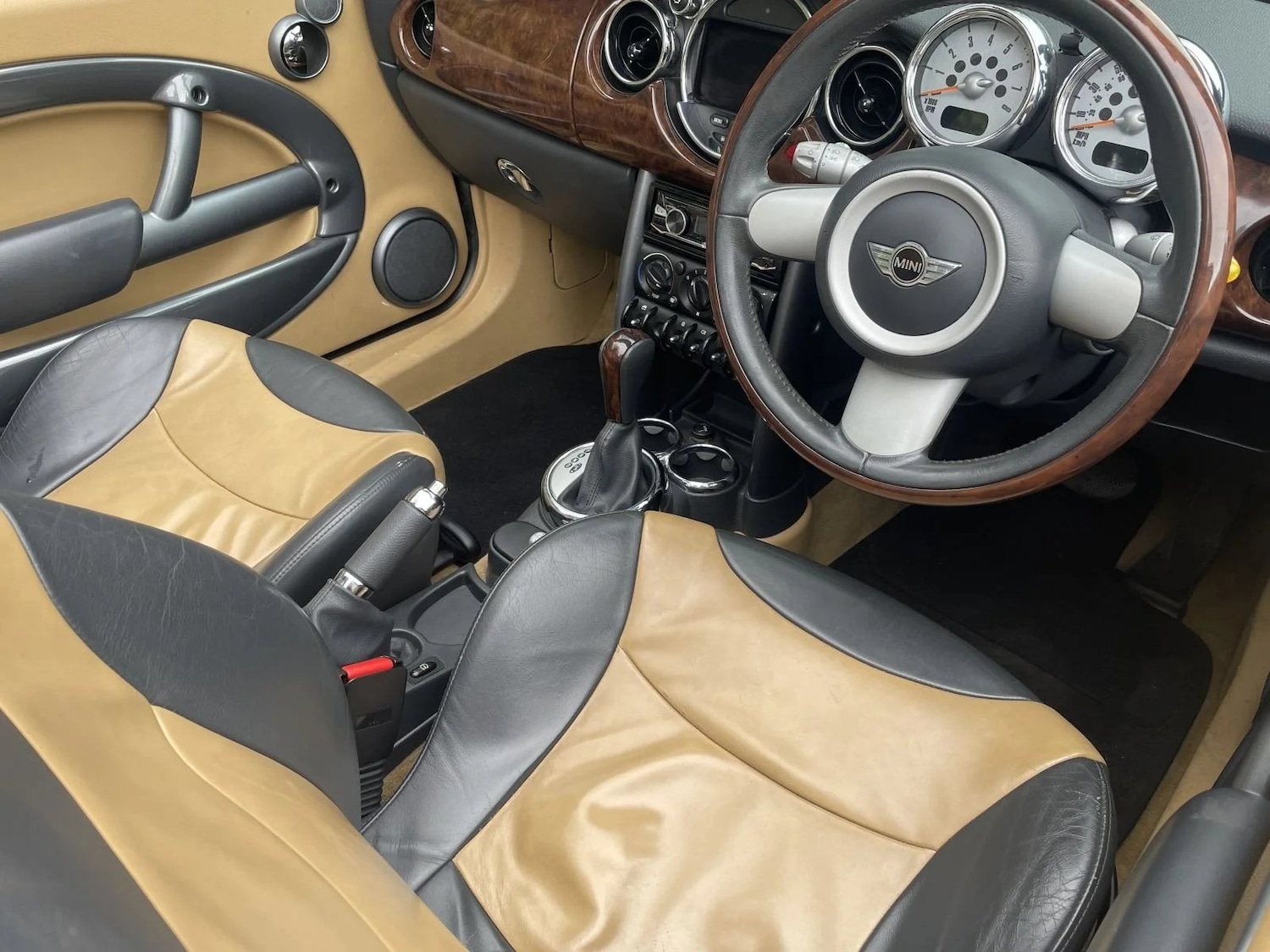 Used MINI Convertible 2005 for sale - 77721812: Photo 3