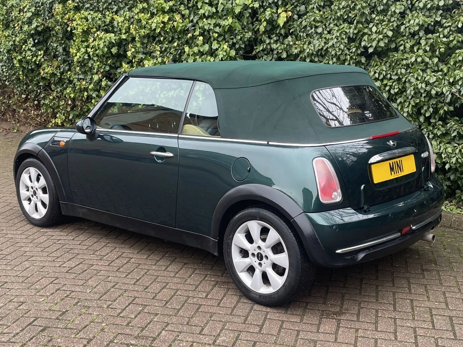 Used MINI Convertible 2005 for sale - 77721812: Photo 8
