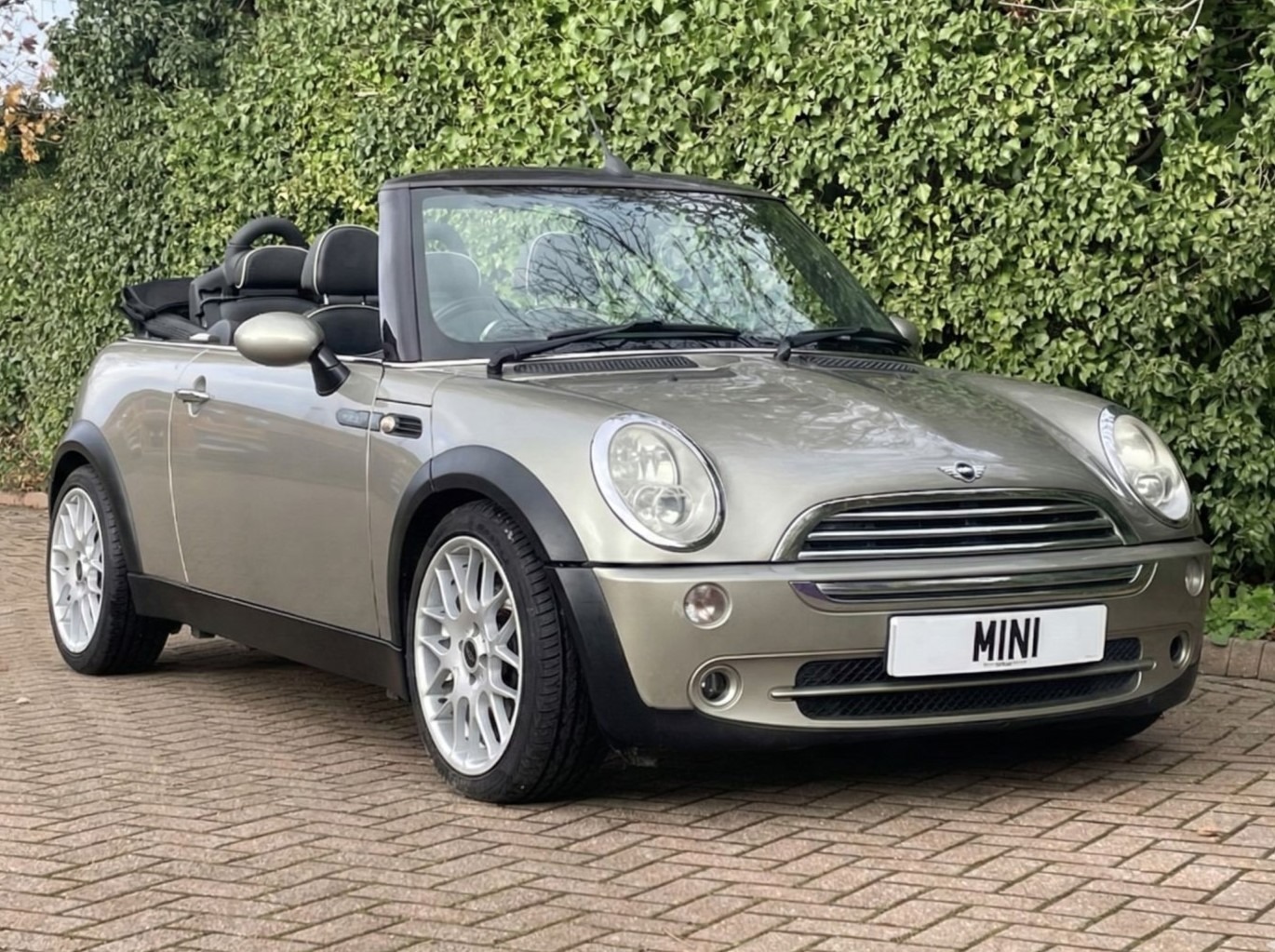 Used MINI Convertible 2008 for sale - 76847356: Photo 1