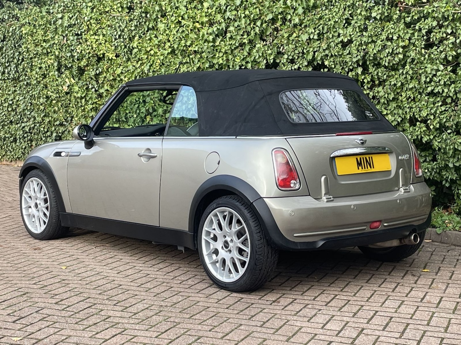 Used MINI Convertible 2008 for sale - 76847356: Photo 17