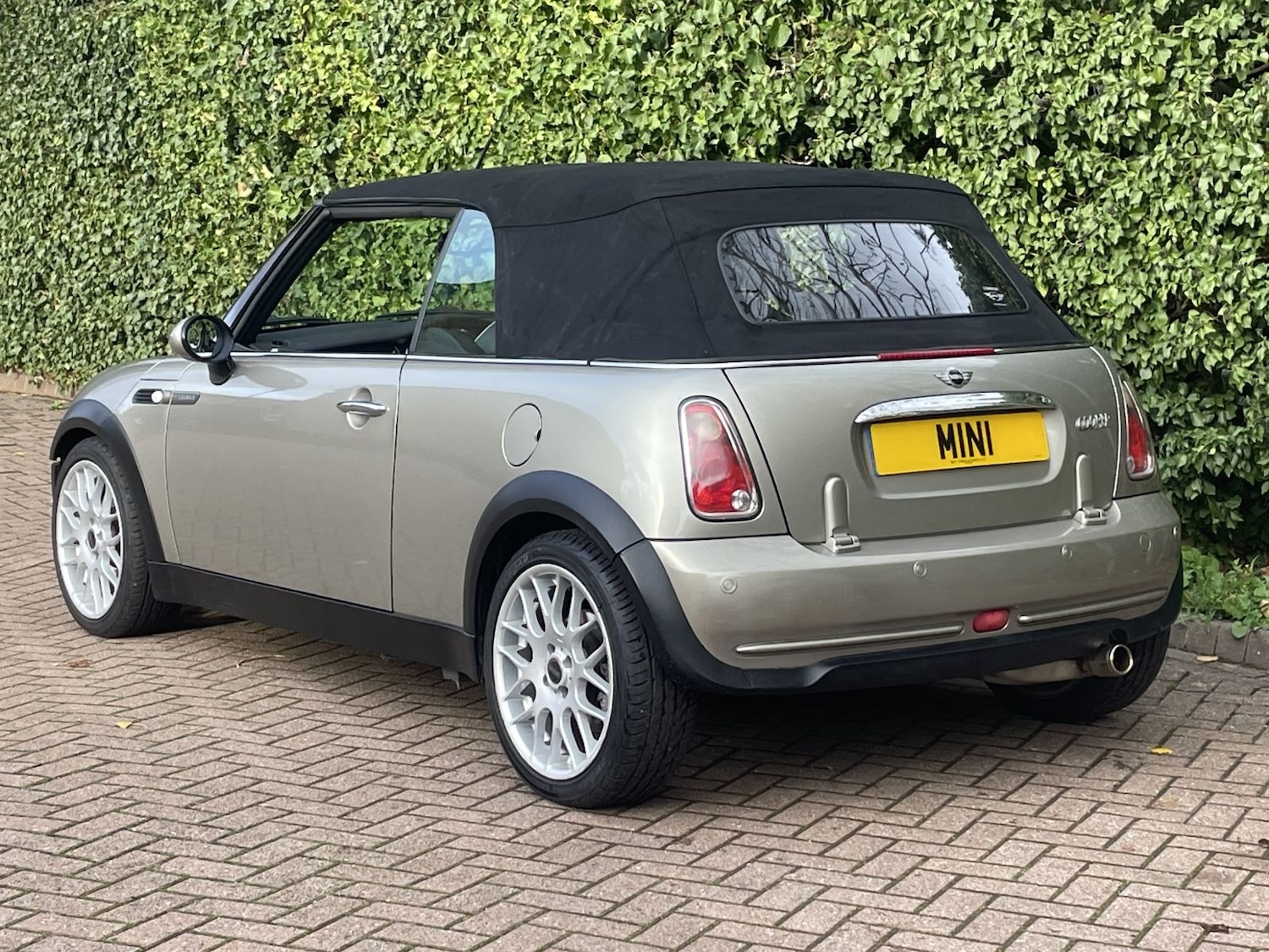 Used MINI Convertible 2008 for sale - 76847356: Photo 18