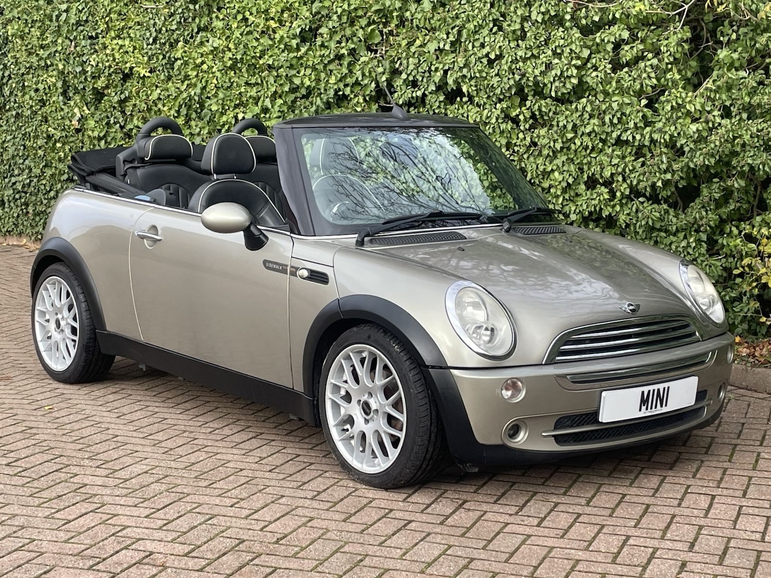 Used MINI Convertible 2008 for sale - 76847356: Photo 3