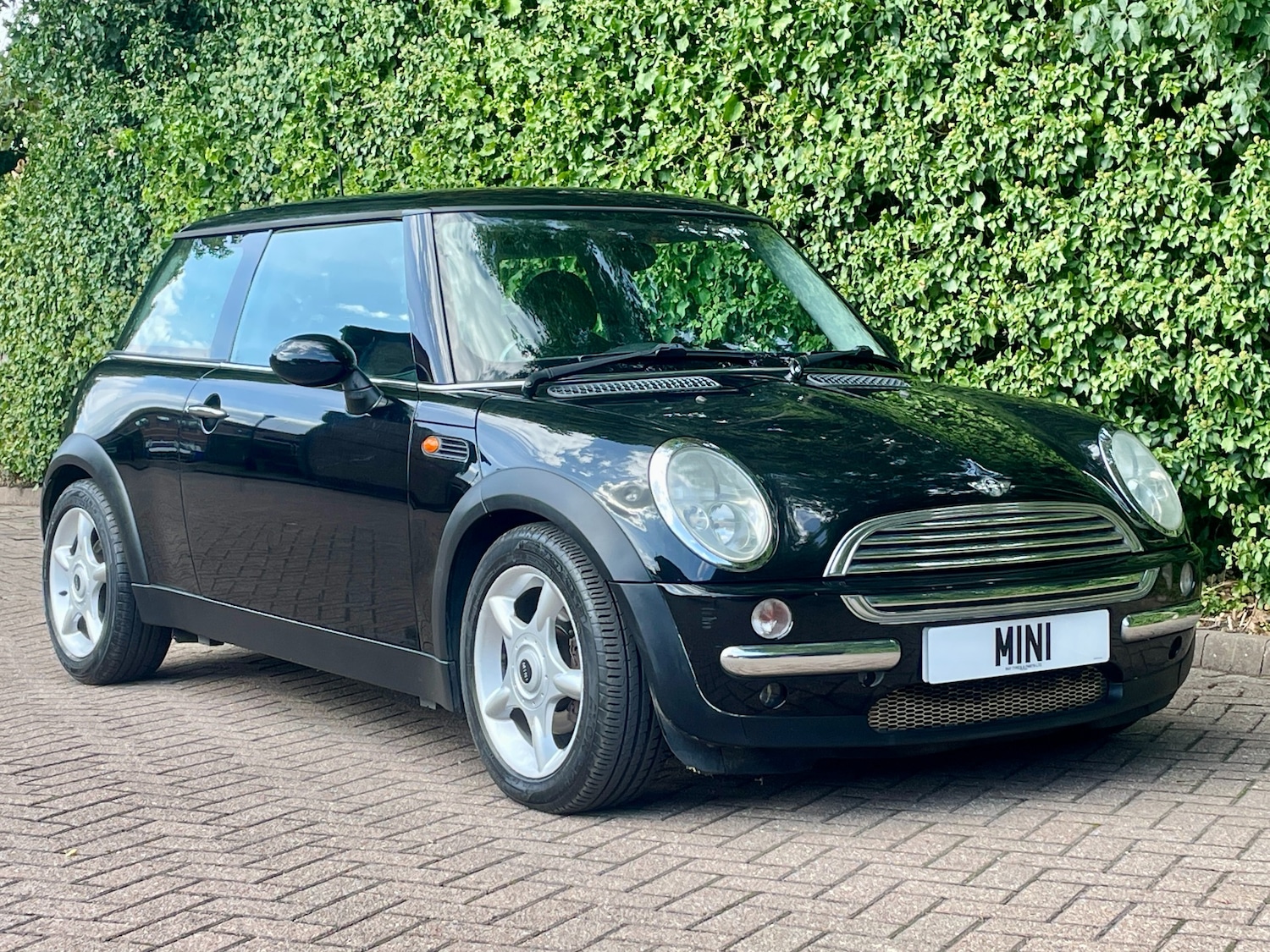 Used MINI Hatch 2002 for sale - 76383104: Photo 1