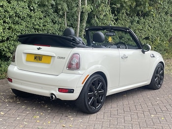 Used MINI Convertible 2010 for sale - 75627744: Photo