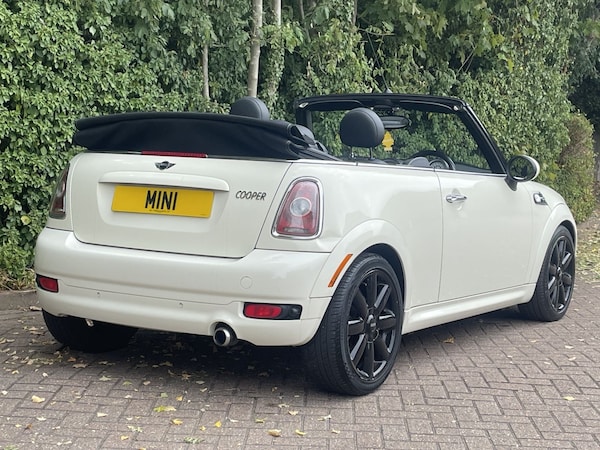 Used MINI Convertible 2010 for sale - 75627744: Photo 4
