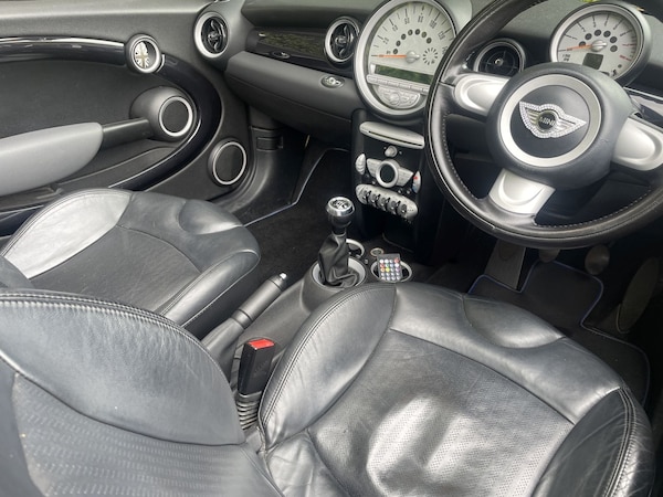 Used MINI Convertible 2010 for sale - 75627744: Photo 5