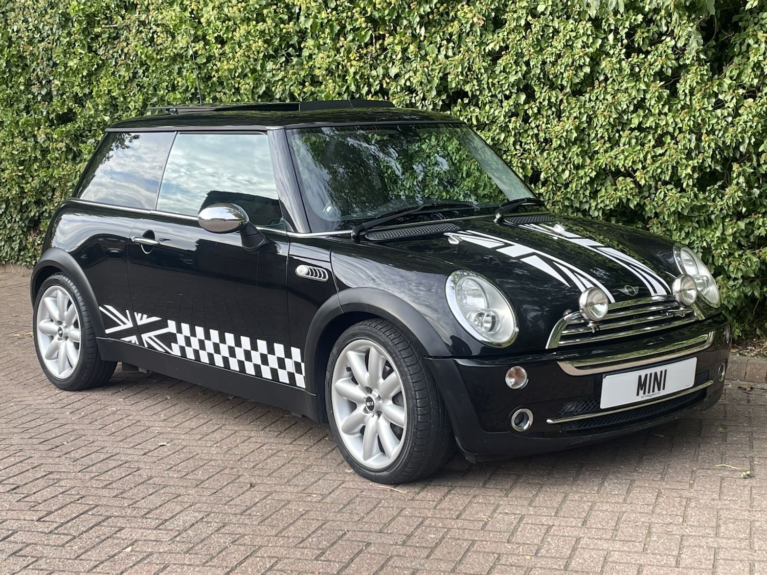 Used MINI Hatch 2004 for sale - 76156400: Photo 2