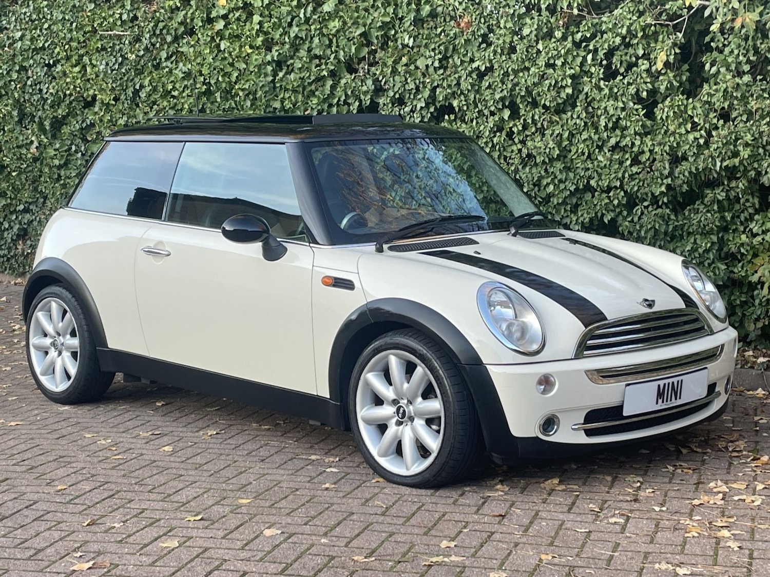 Used MINI Hatch 2005 for sale - 76692910: Photo 2