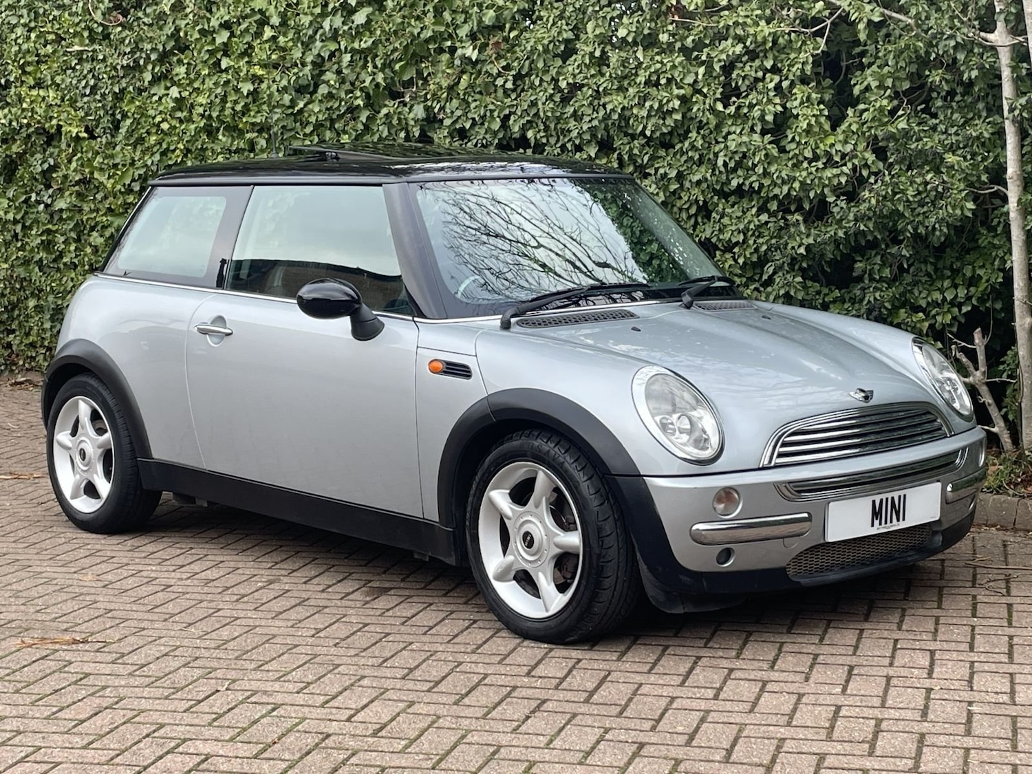 Used MINI Hatch 2002 for sale - 77192060: Photo 2