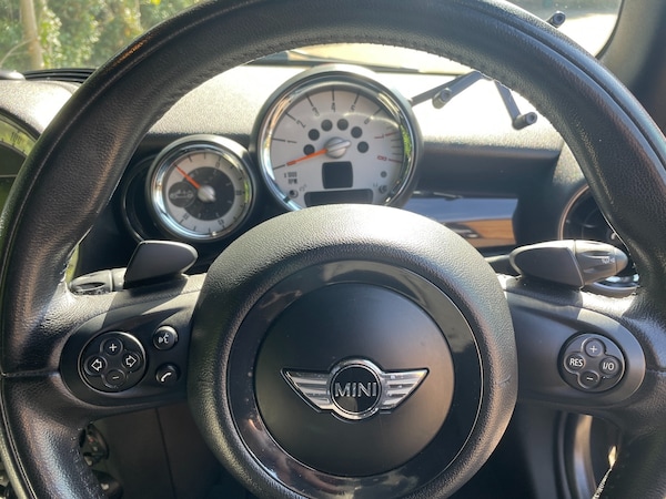 Used MINI Convertible 2011 for sale - 75618325: Photo 5