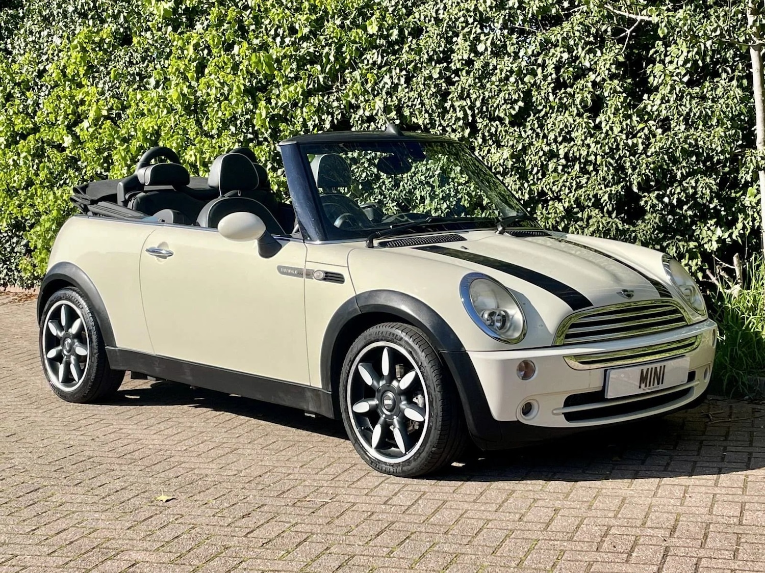 Used MINI Convertible 2008 for sale - 78125378: Photo 2