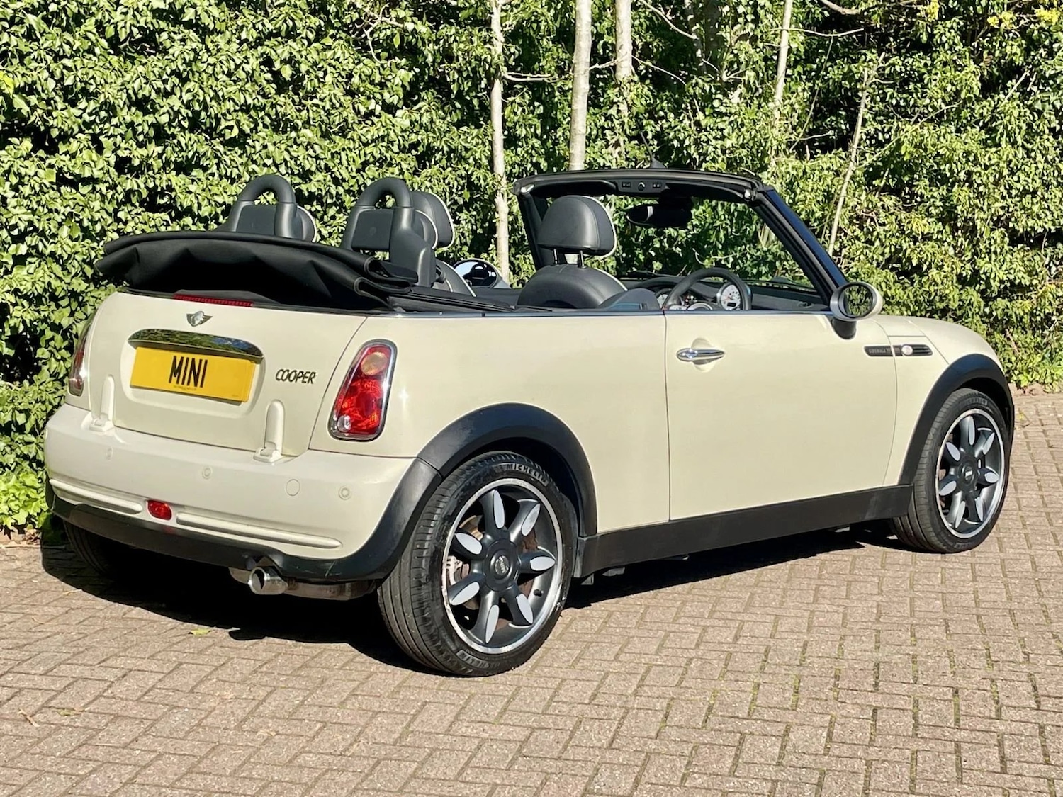 Used MINI Convertible 2008 for sale - 78125378: Photo 4