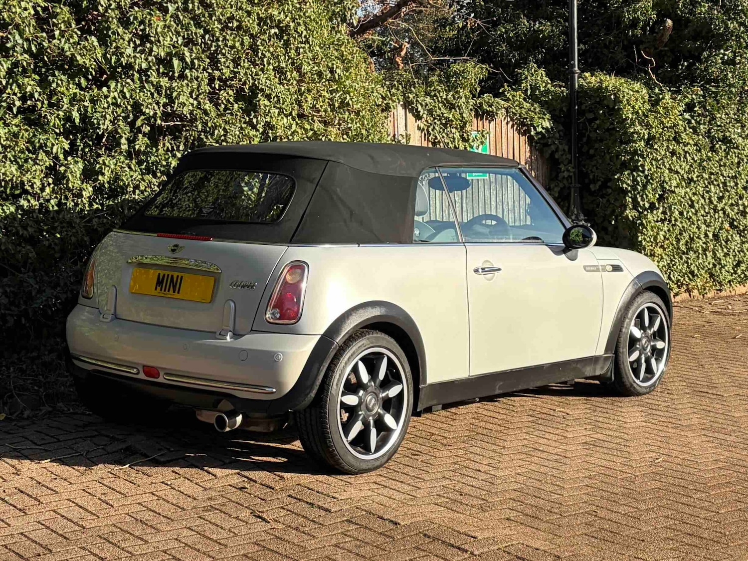 Used MINI Convertible 2008 for sale - 77137037: Photo 2