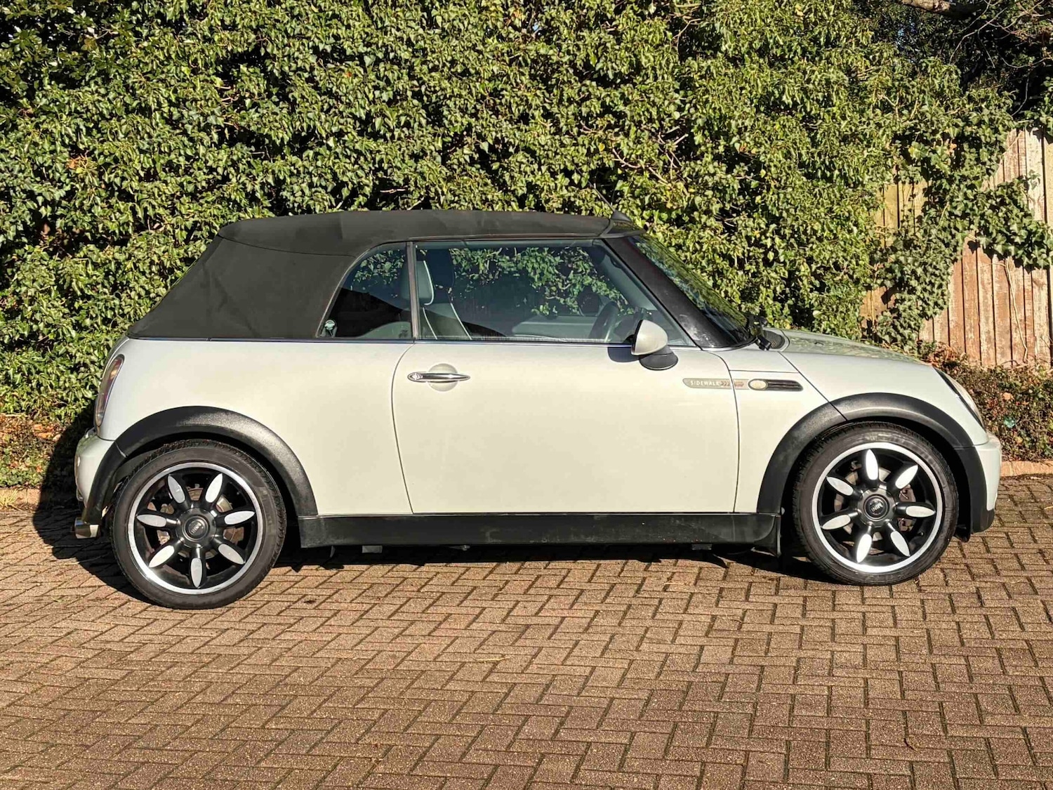 Used MINI Convertible 2008 for sale - 77137037: Photo 3