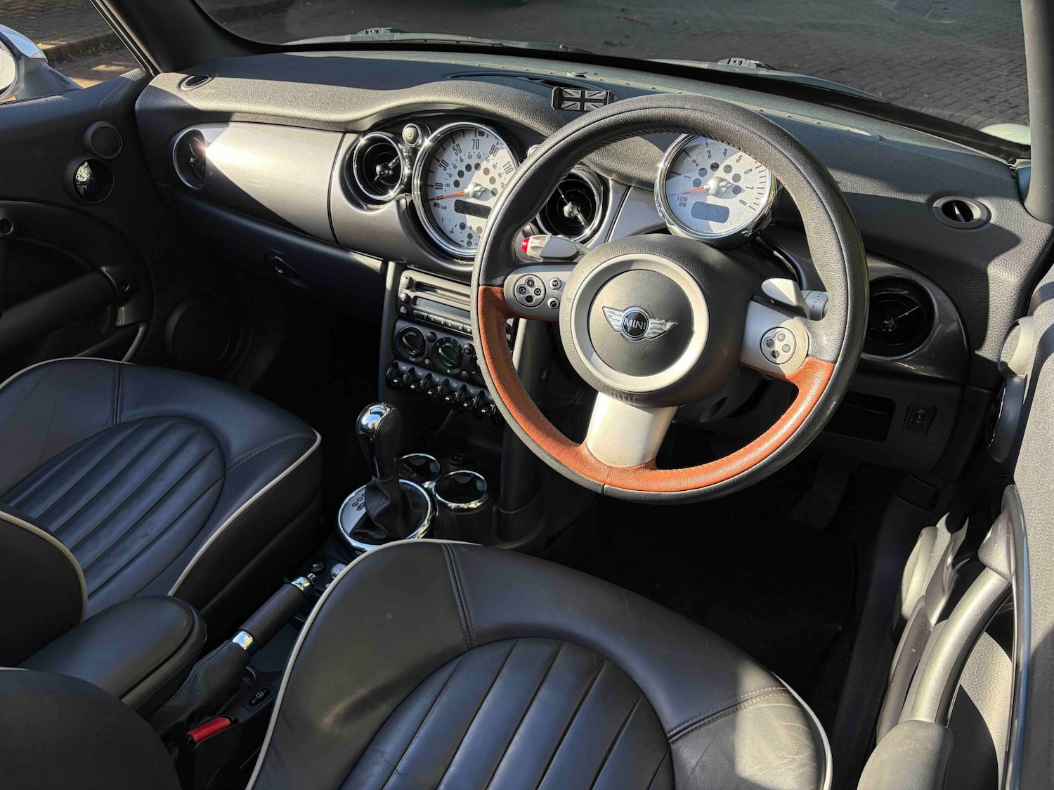 Used MINI Convertible 2008 for sale - 77137037: Photo 4