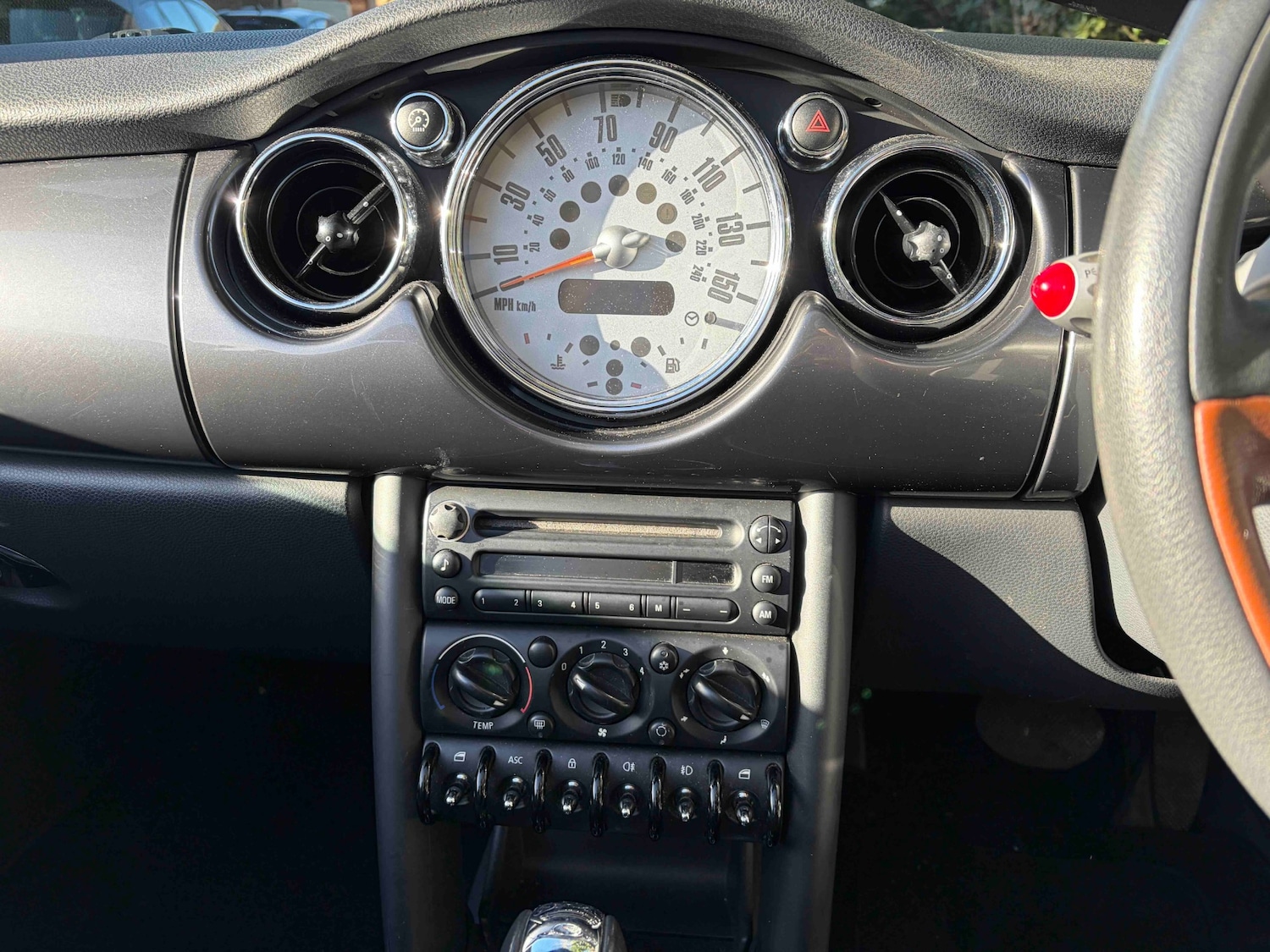 Used MINI Convertible 2008 for sale - 77137037: Photo 5