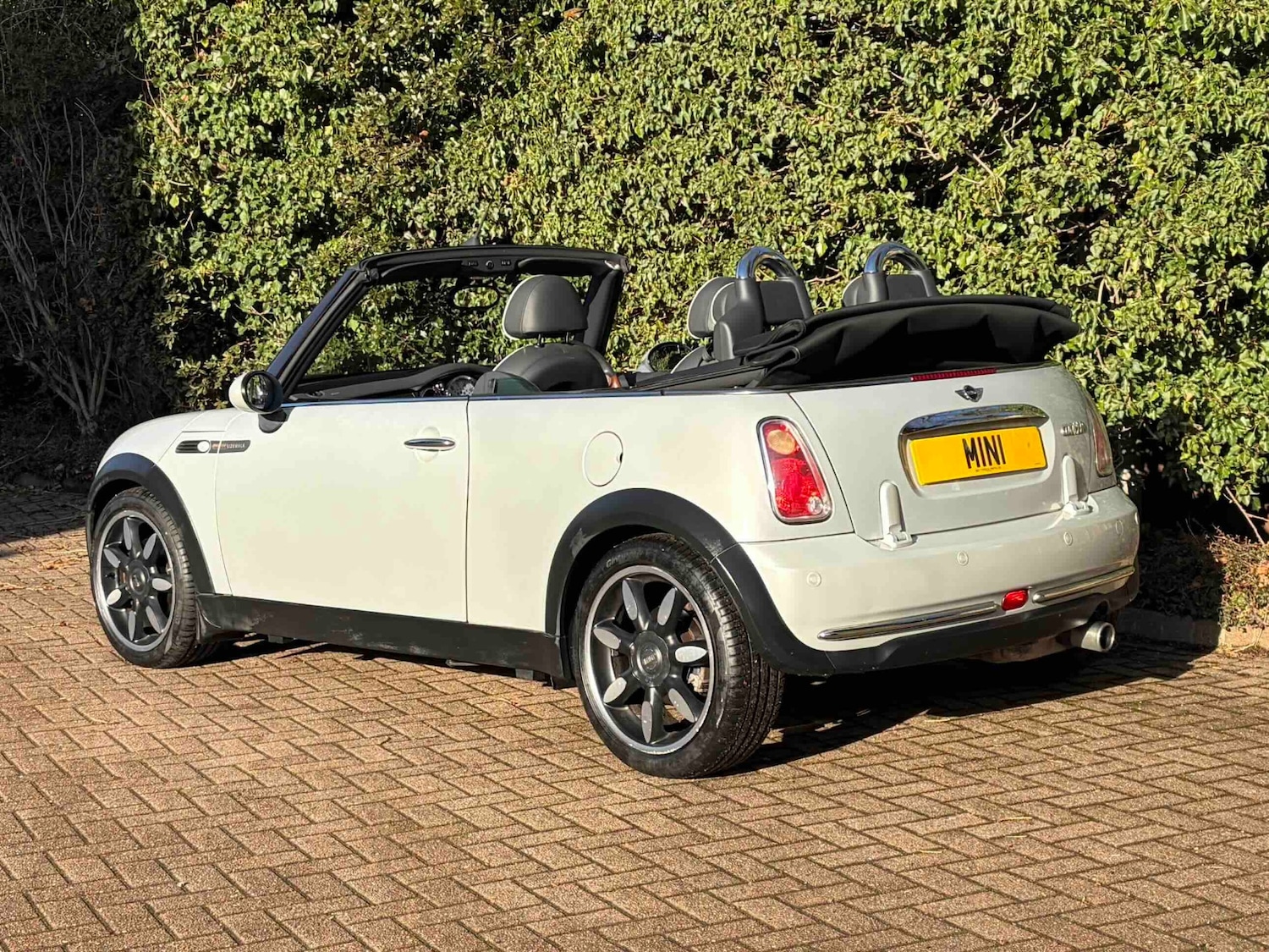 Used MINI Convertible 2008 for sale - 77137037: Photo 9