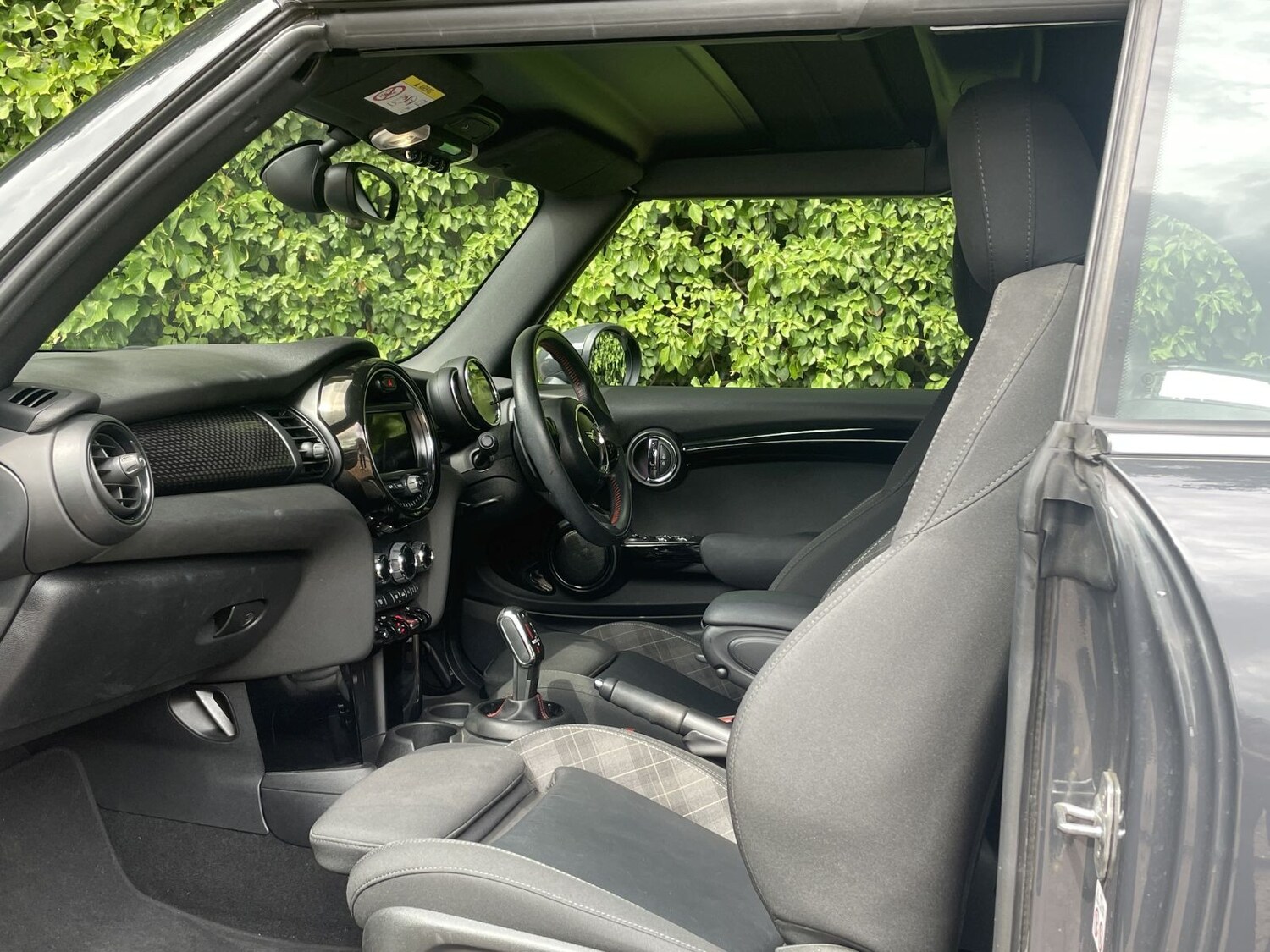 Used MINI Convertible 2019 for sale - 76156480: Photo 16