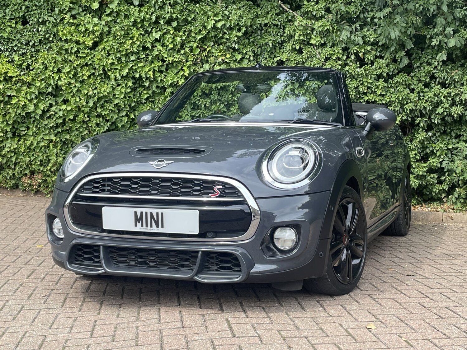 Used MINI Convertible 2019 for sale - 76156480: Photo 25