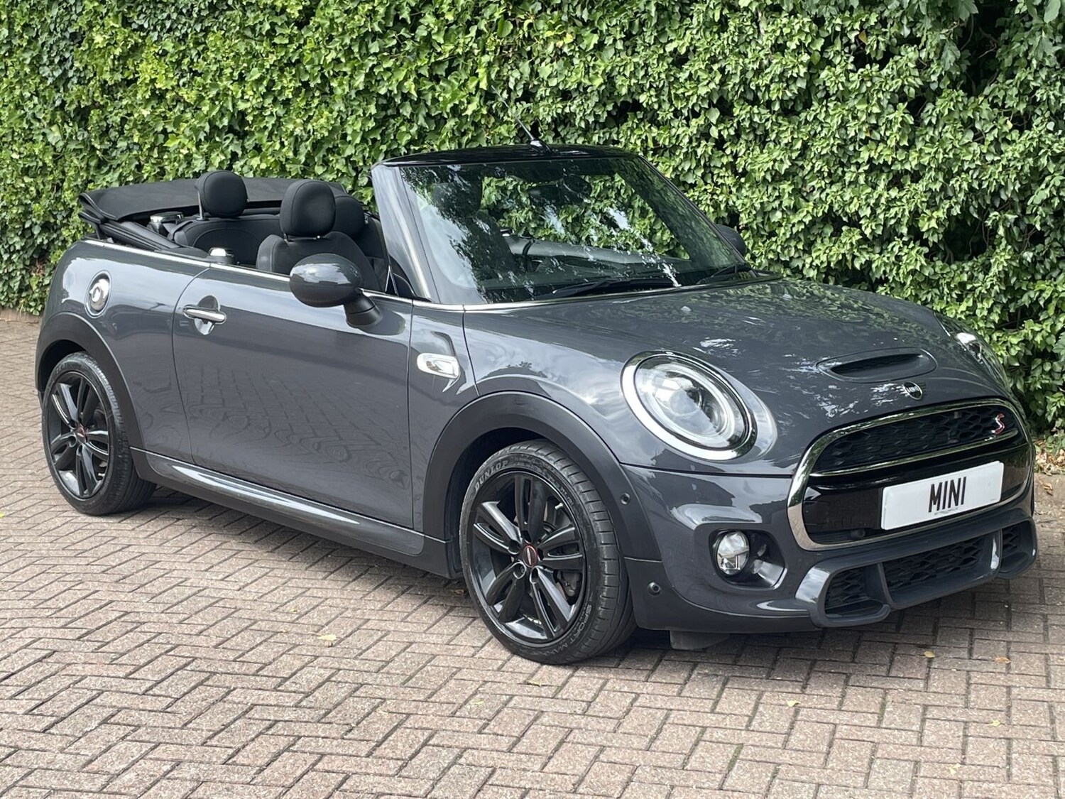 Used MINI Convertible 2019 for sale - 76156480: Photo 3