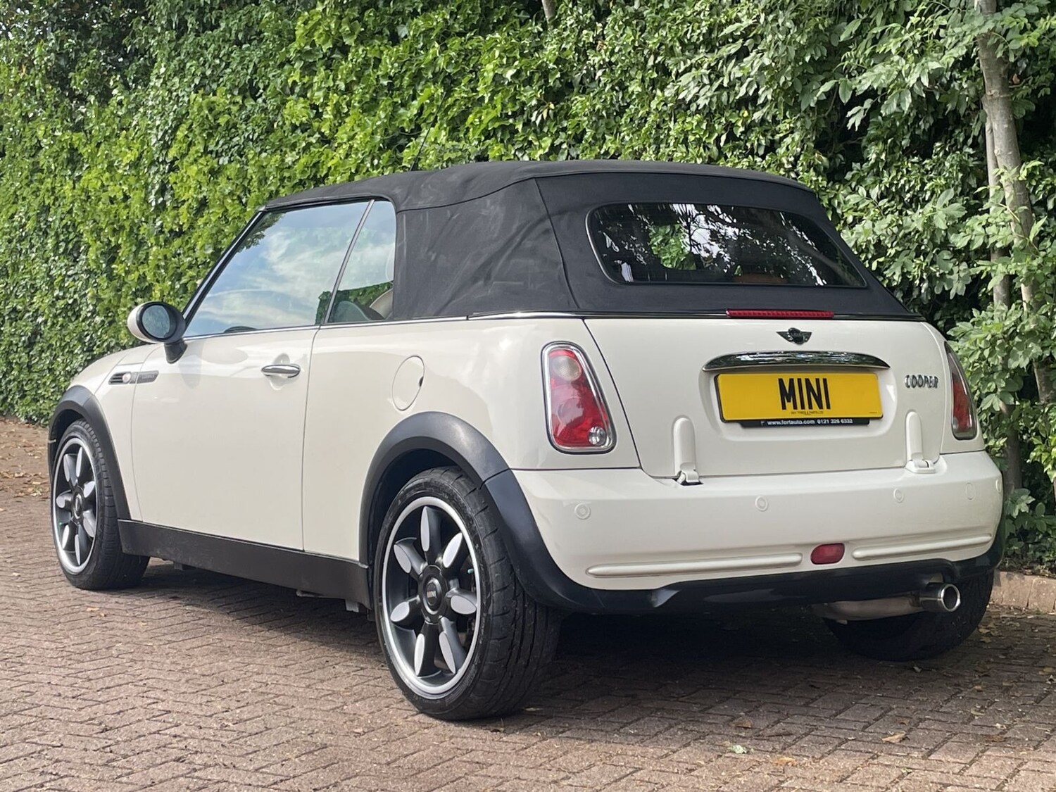 Used MINI Convertible 2008 for sale - 76749862: Photo 16