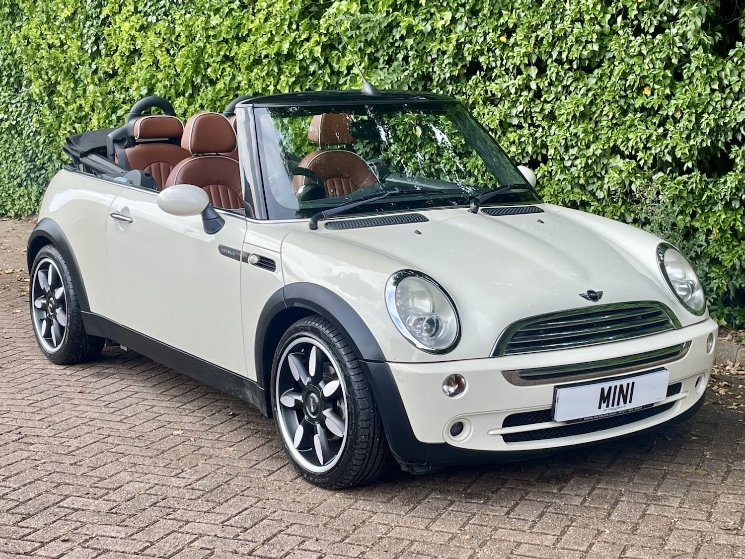 Used MINI Convertible 2008 for sale - 76749862: Photo 2