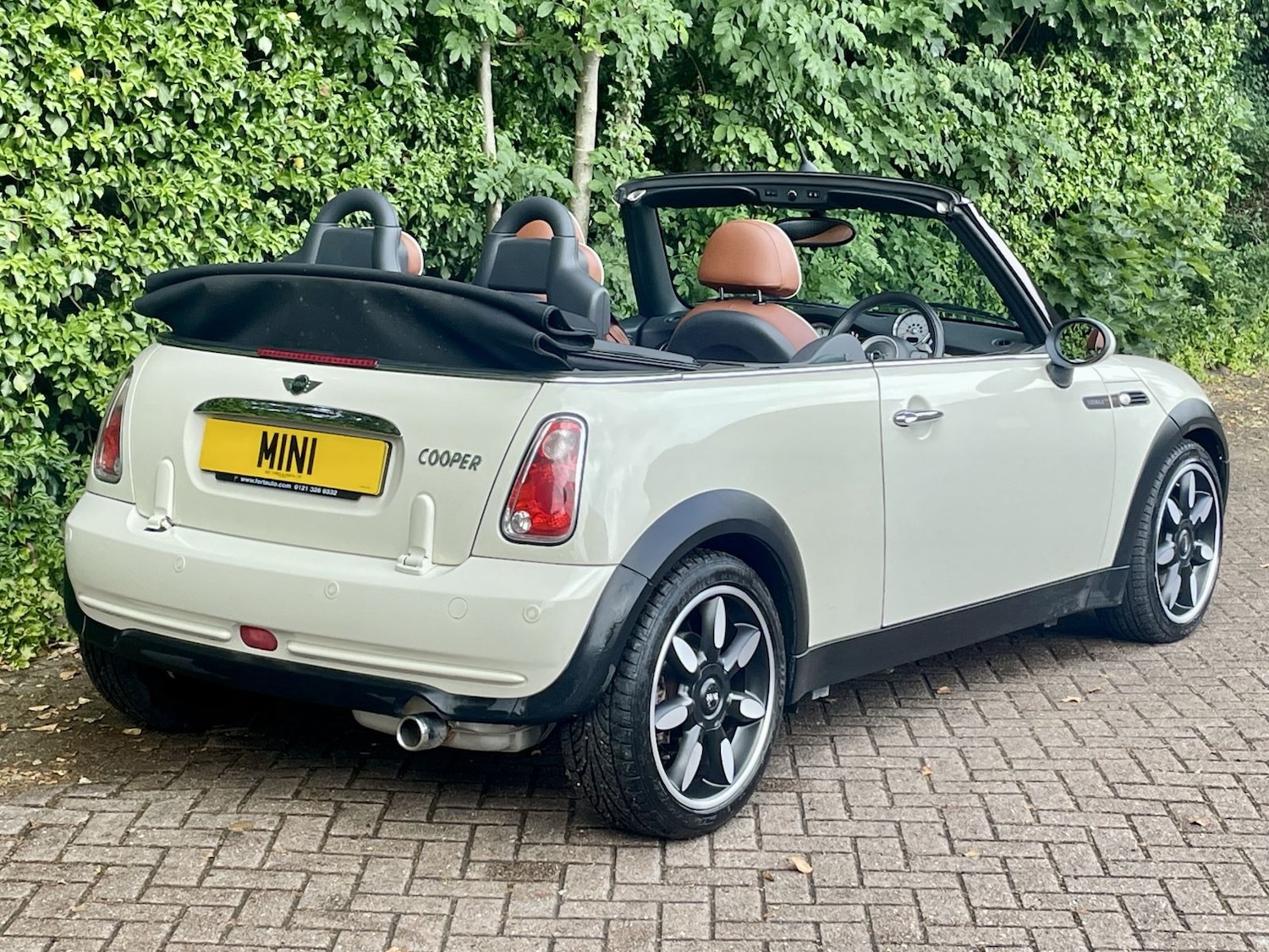 Used MINI Convertible 2008 for sale - 76749862: Photo 3