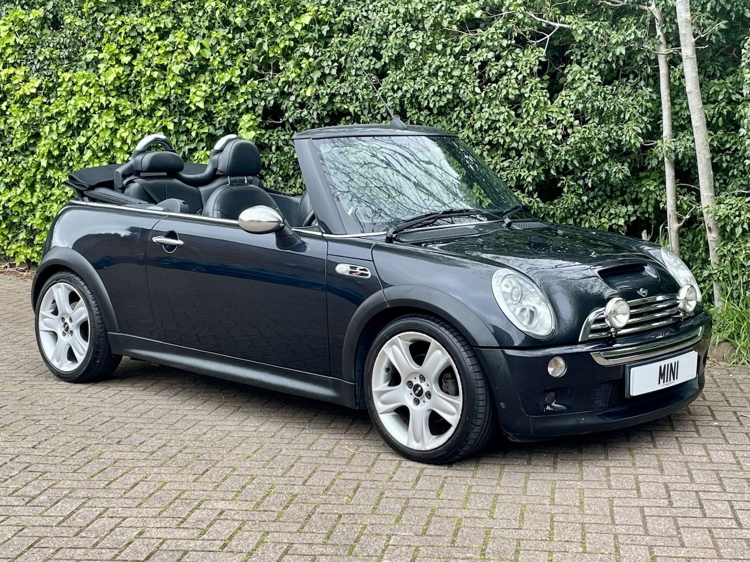Used MINI Convertible 2006 for sale - 78125473: Photo 2