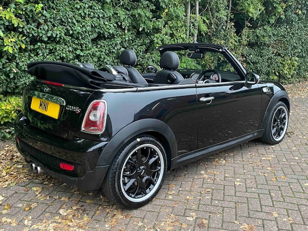 Used MINI Convertible 2010 for sale - 76156385: Photo 2