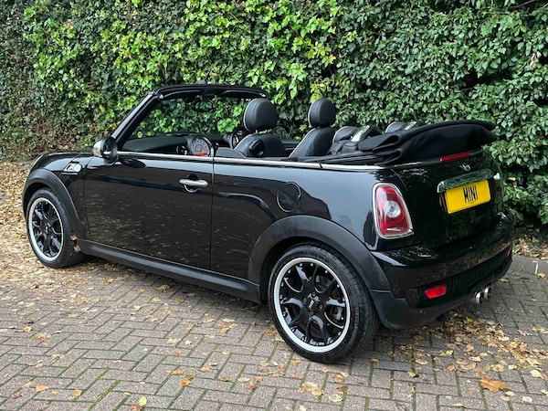 Used MINI Convertible 2010 for sale - 76156385: Photo 5