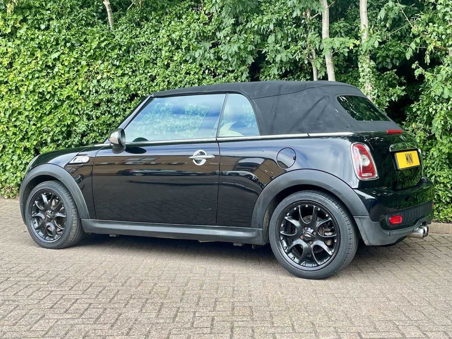 Used MINI Convertible 2009 for sale - 77085350: Photo 17