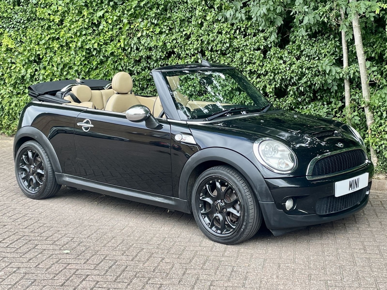 Used MINI Convertible 2009 for sale - 77085350: Photo 2