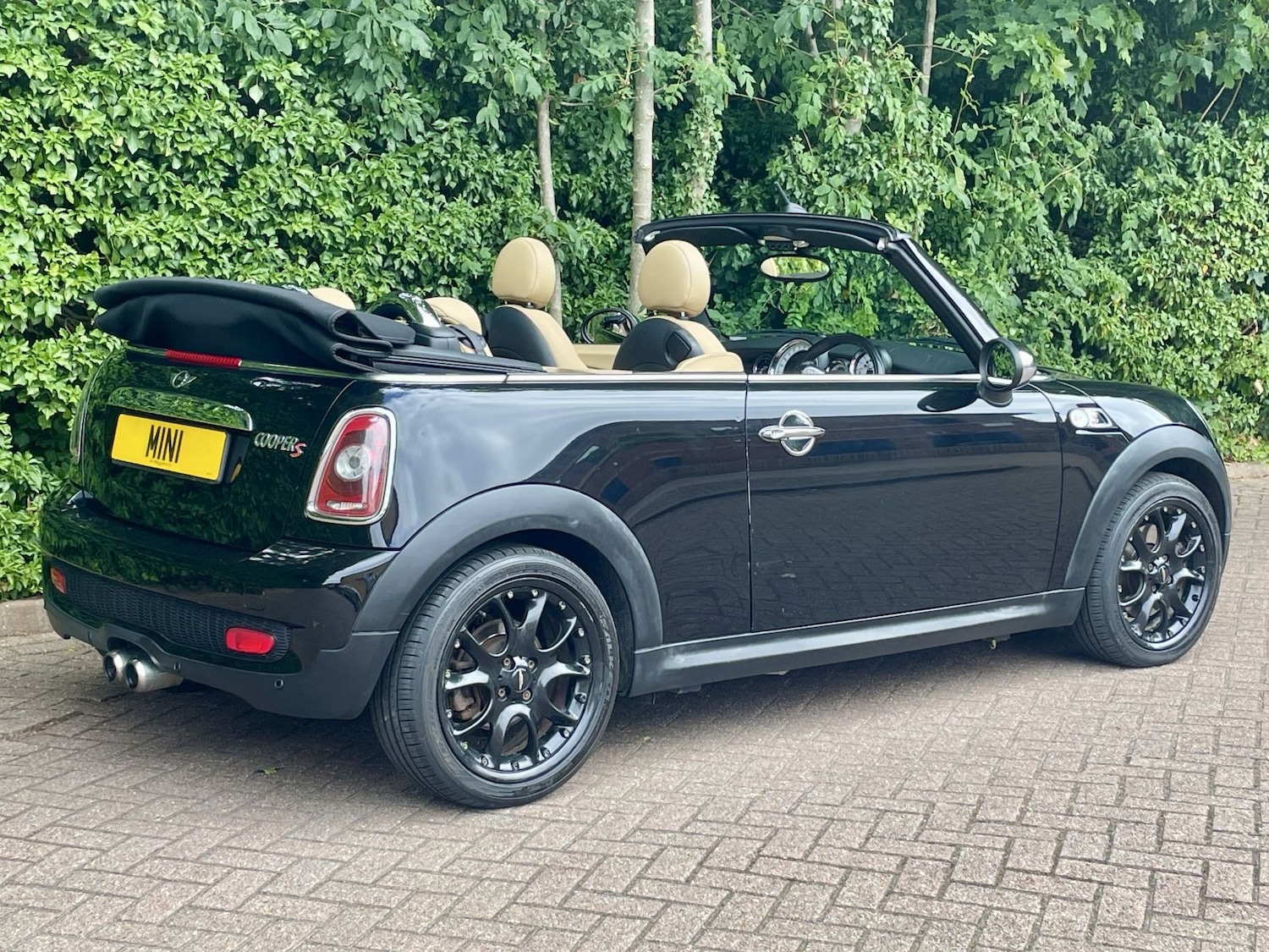 Used MINI Convertible 2009 for sale - 77085350: Photo 3