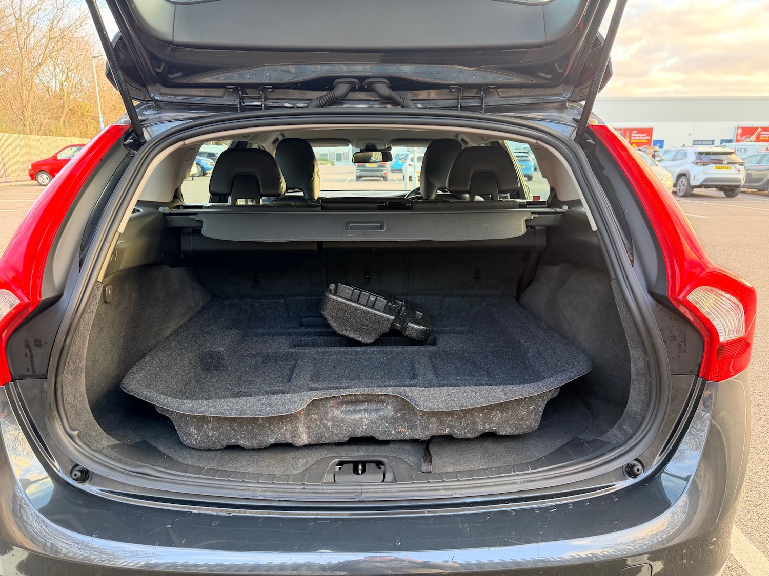 Used Volvo V60 2011 for sale - 77102066: Photo 16