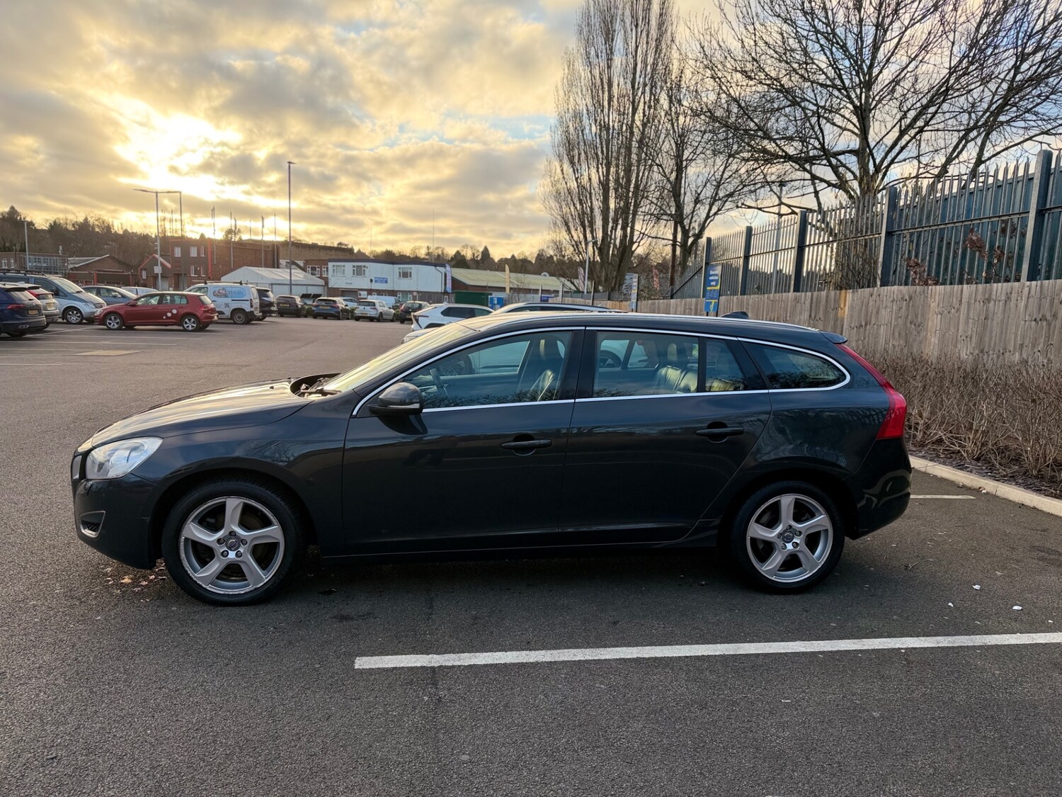 Used Volvo V60 2011 for sale - 77102066: Photo 38