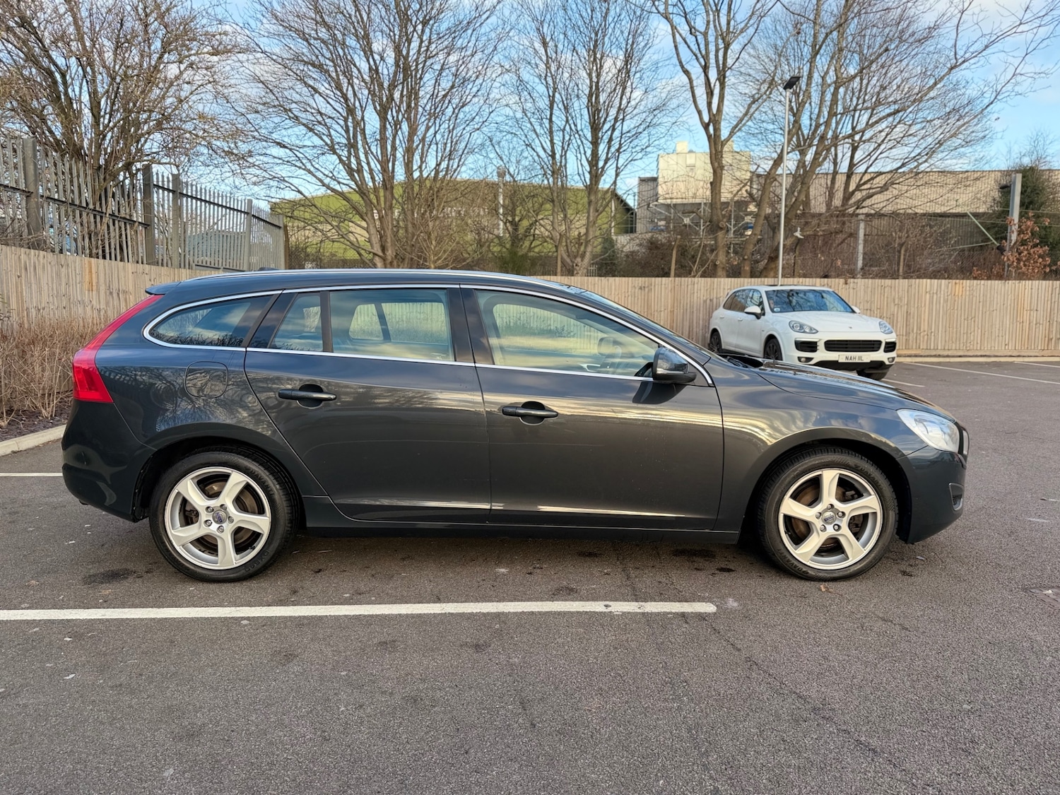 Used Volvo V60 2011 for sale - 77102066: Photo 41